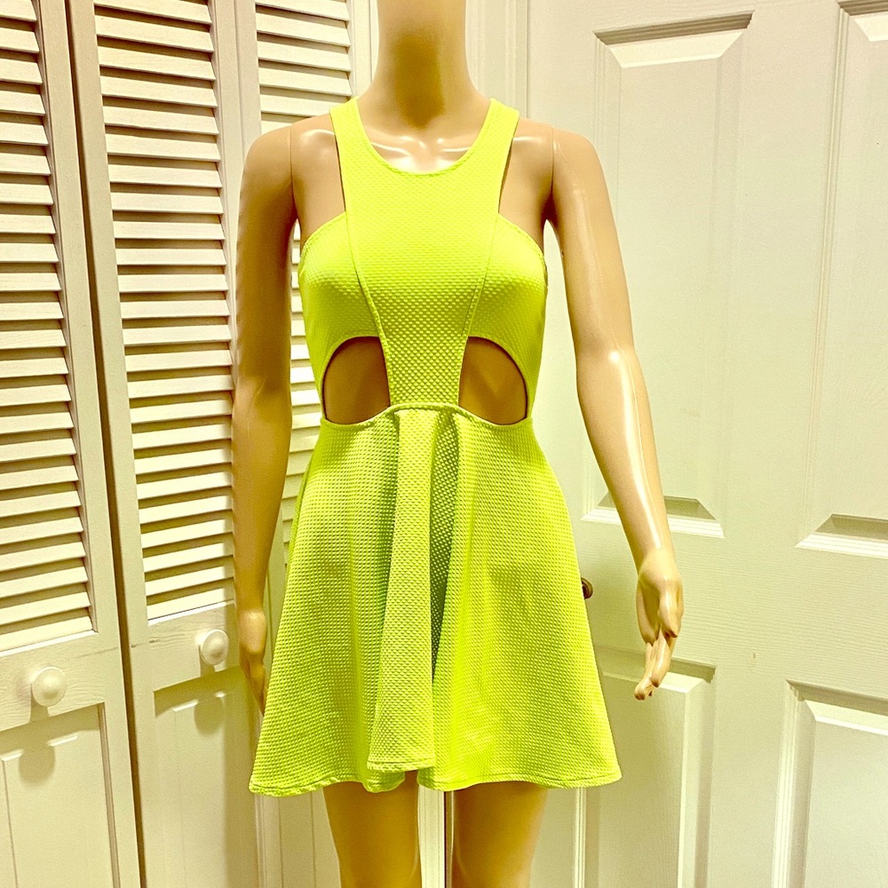 Millau Resort Dress. Mini. New. Head turner